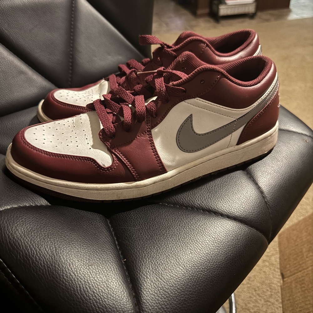 Jordan Men's Maroon and White Sneakers